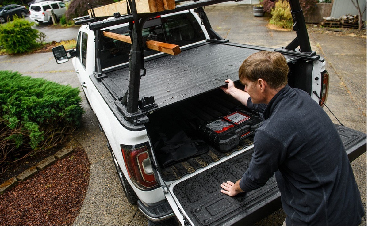 Yakima Tonneau Kit 1 - Installed With OverHaul HD